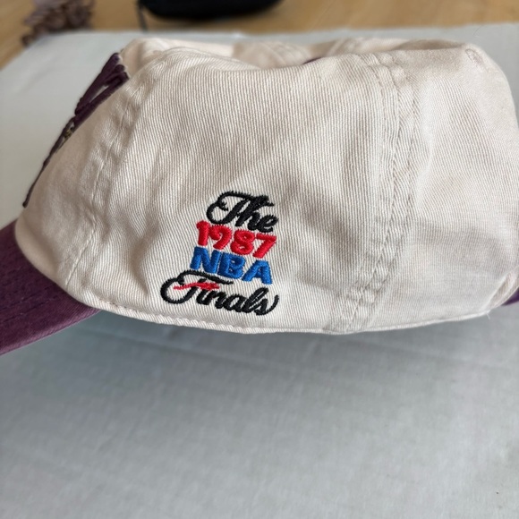 Mitchell & ness Los Angeles Lakers world champion hat 87’ 88’ reproduction hat - Picture 3 of 11
